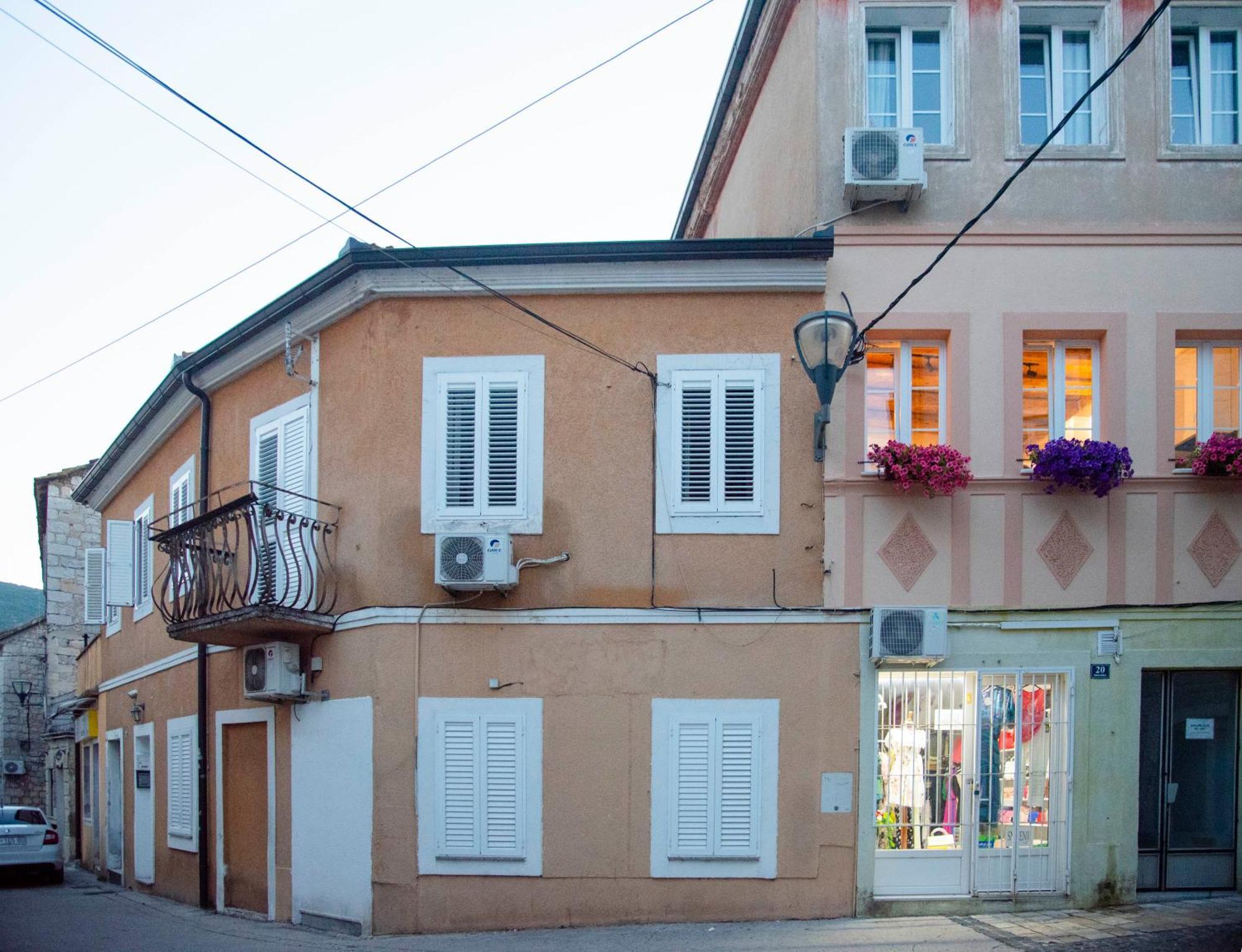 Apartments Allegra Sinj Exterior photo